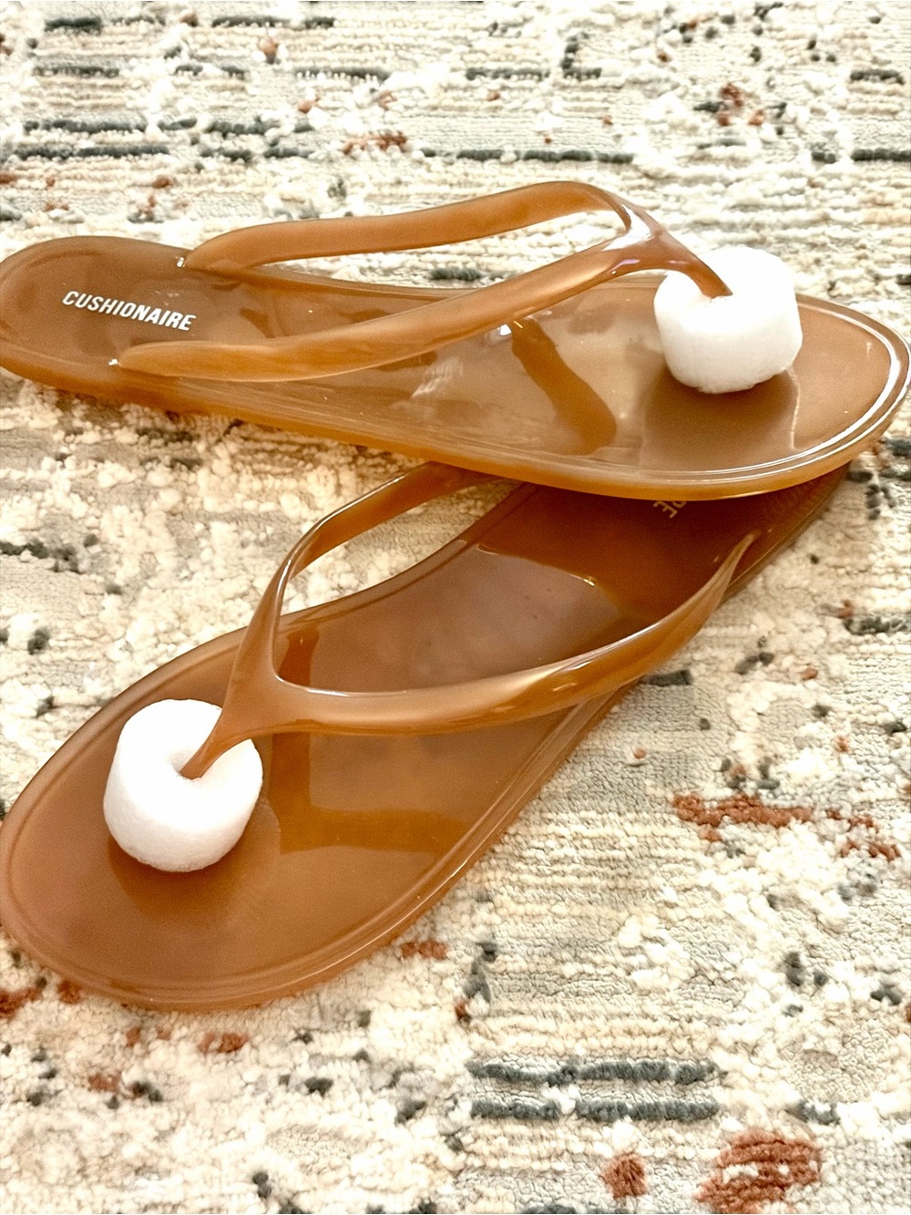 Cushionaire Women's Tan Jelly Sandals new without tags